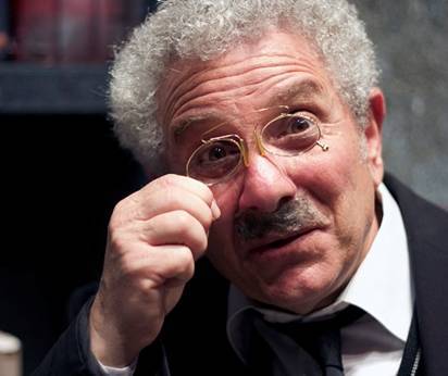 A CatonaTeatro ‘Pensaci Giacomino’, commedia con Enrico Guarneri