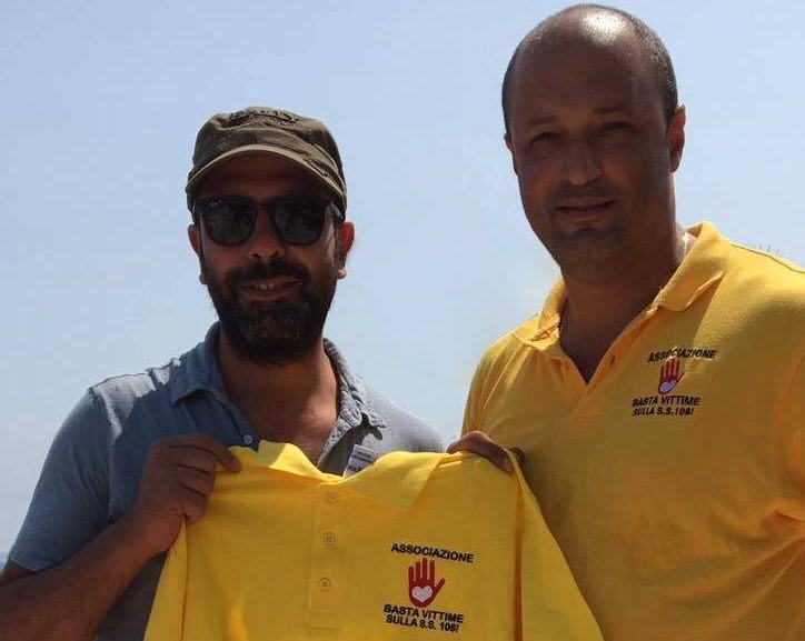 Checco Zalone aderisce all’associazione “basta vittime sulla S.S.106”