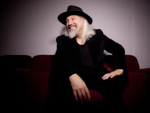 Reggio, la musica di Eugenio Finardi conquista il pubblico del Teatro Cilea