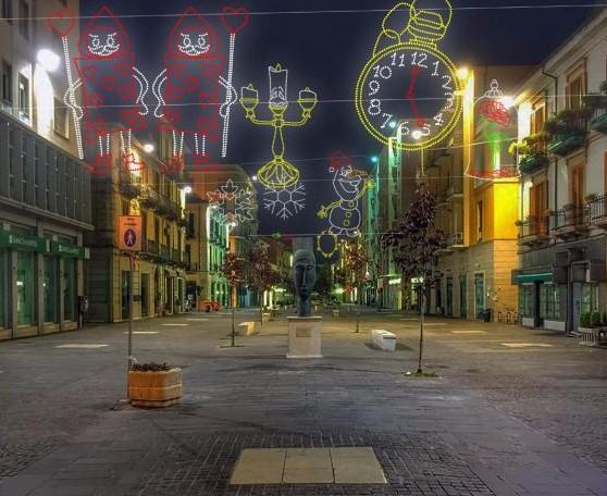 A Cosenza è gia tempo di Natale e per le luminarie 2017 si punta alla Disney