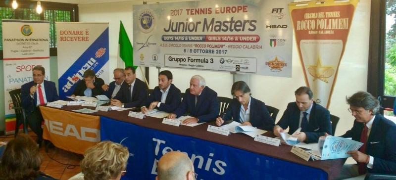 foto tavolo presentazione 2017 (1)
