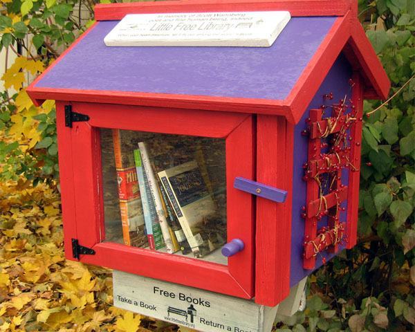 In Calabria, a Cosenza, una little free library di una scuola in città
