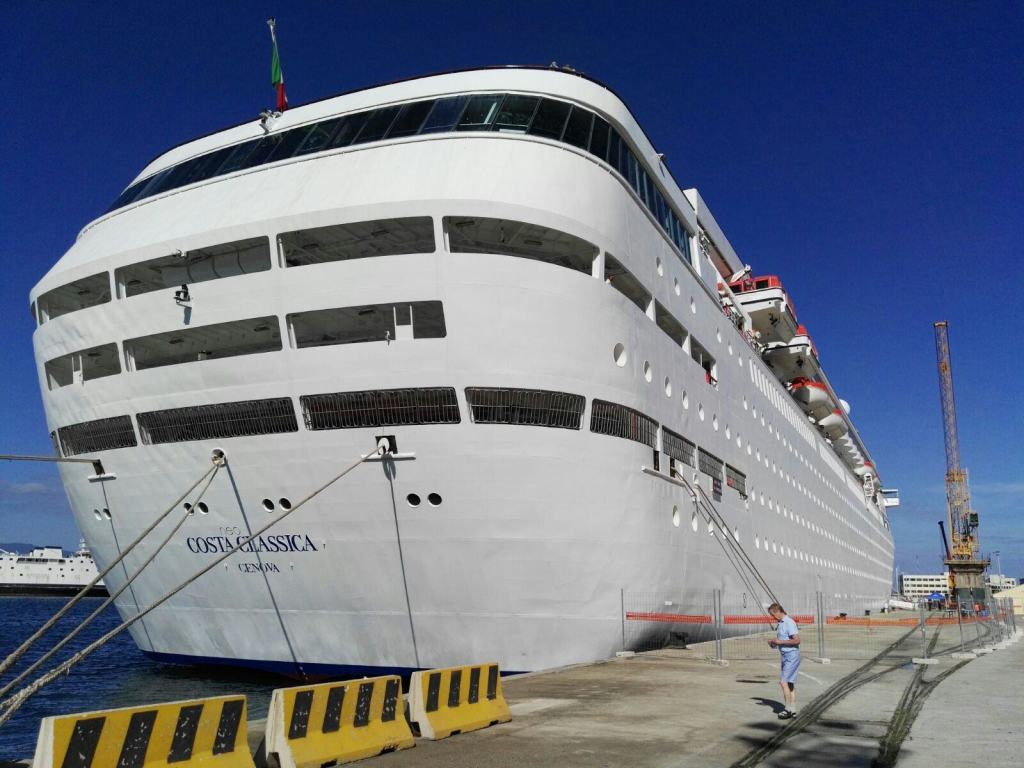 La nave da crociera “NeoClassica” al porto di Reggio Calabria – FOTO