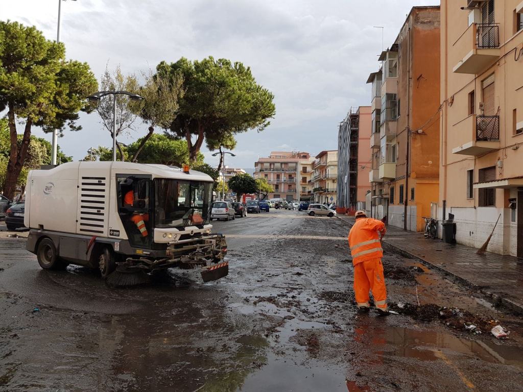 Reggio, interventi di ripristino della viabilità a seguito delle precipitazioni odierne – FOTO