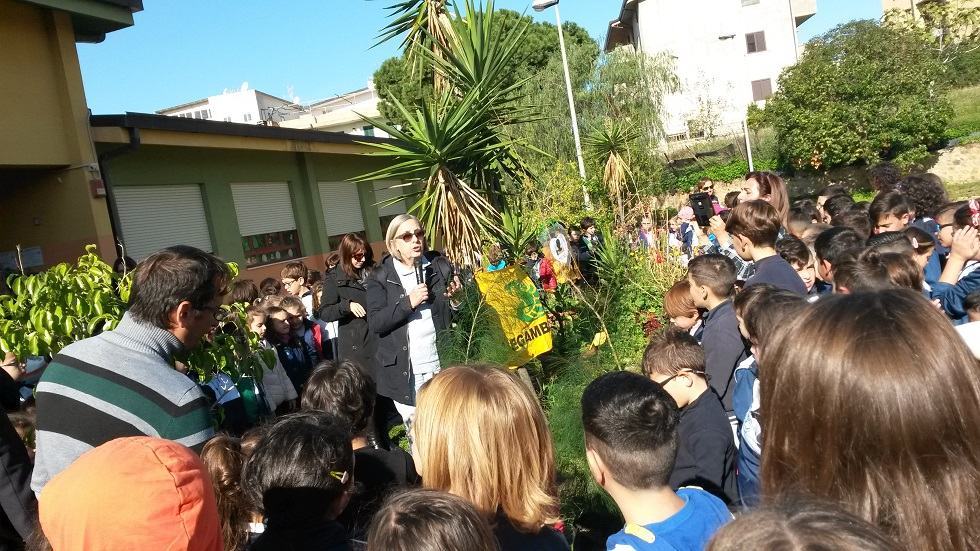 Festa dell’Albero, Legambiente RC chiude con la piantumazione di 15 alberi nel cimitero di Armo