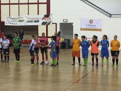 royal lamezia Sambio di gagliardetti con capitan Linza per l'occasione