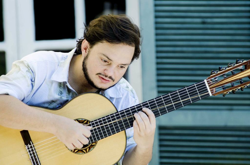 Al Cilea il concerto di Yamandu Costa chiude ‘Reggio chiama Rio’