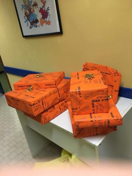 20171226_Leo e pediatria, a Polistena (RC) il club “Brutium” dona giocattoli al reparto ospedaliero_03Regali