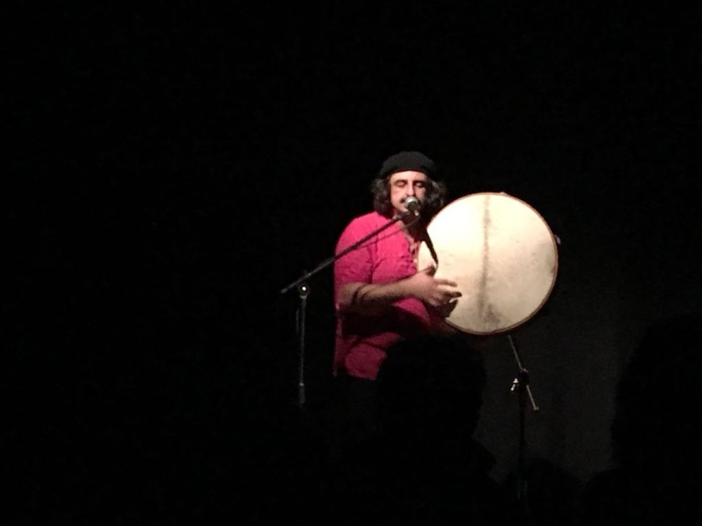 Lo spettacolo di Nando Brusco ha inaugurato la tre giorni al Tip Teatro di Lamezia Terme