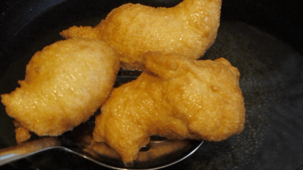 Come preparare ‘i crispeddi’: la ricetta di Natale