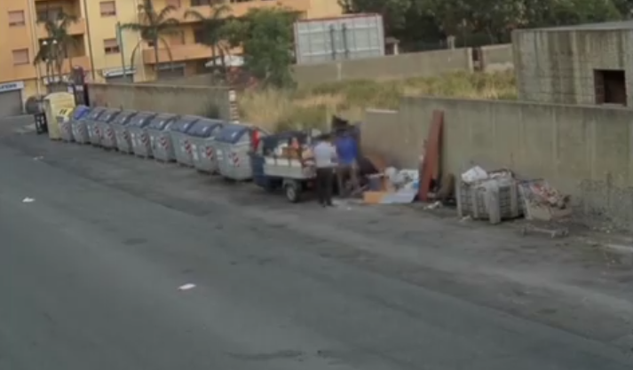 Abbandono di rifiuti per strada. Elevate sanzioni in diverse zone di Reggio Calabria
