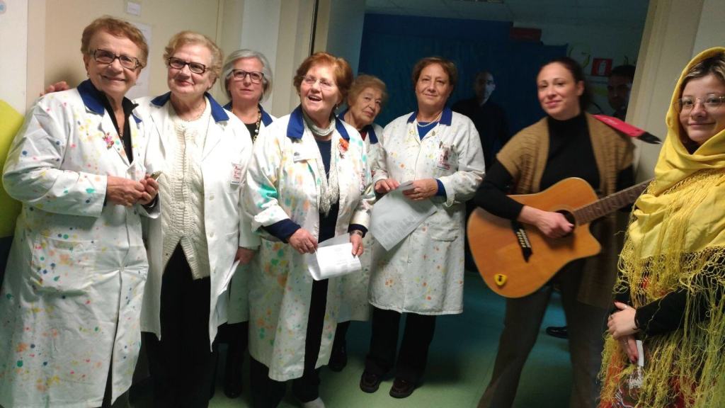 Doni, dolci e note d’allegria in Pediatria con la Befana dell’Avo