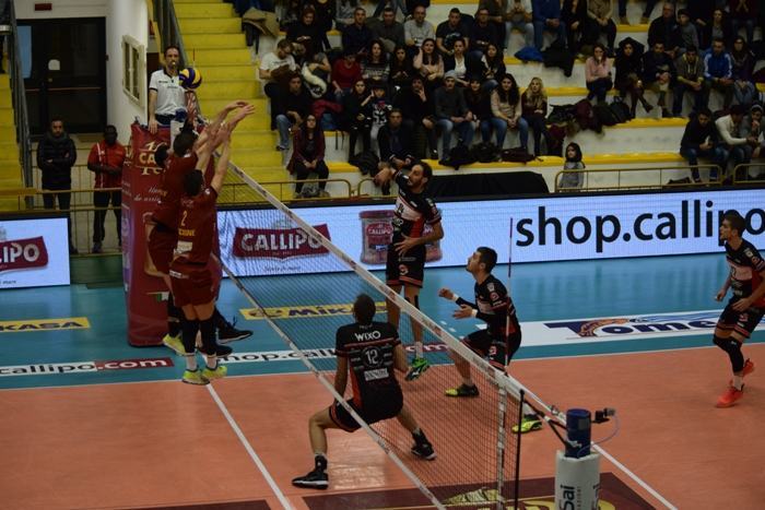 Volley – Piacenza espugna il PalaValentia. Tonno Callipo ko in 4 set