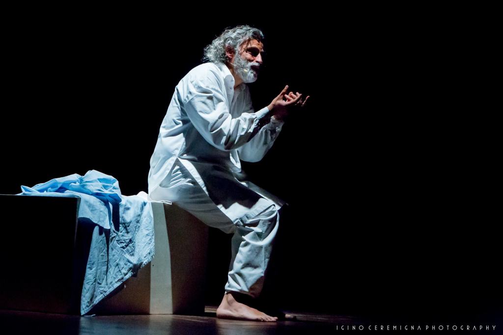 Rossano Calabro, in scena Enrico Lo Verso con “Uno Nessuno Centomila”