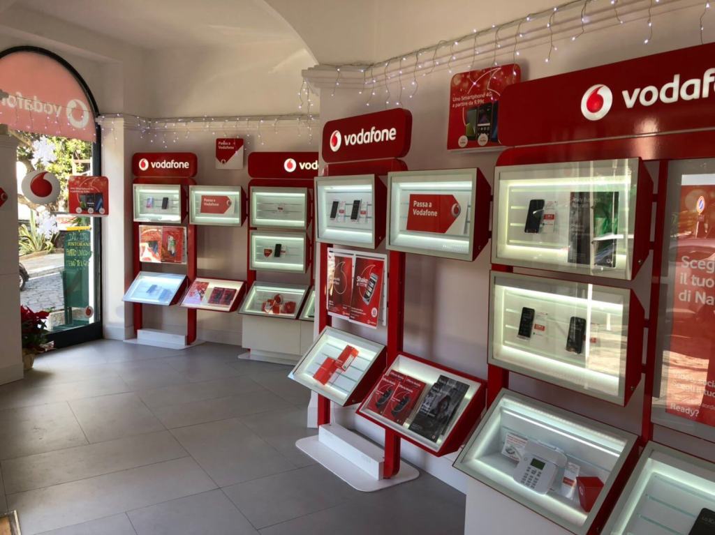 Vodafone con vista sullo Stretto, nuovo negozio a Reggio Calabria