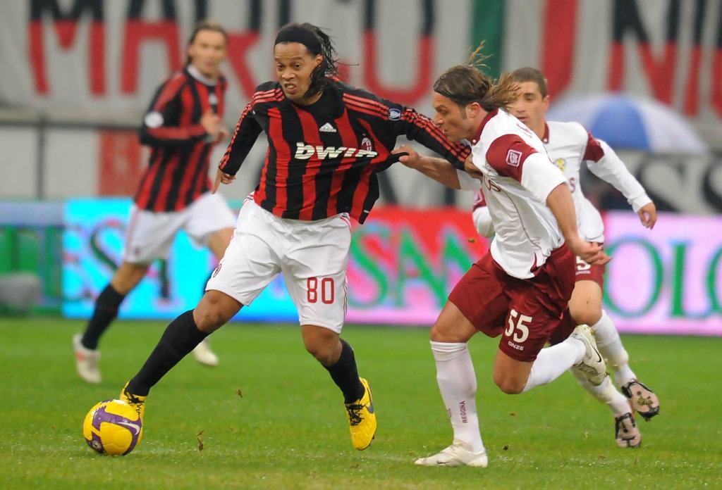 Si ritira Ronaldihno, mago del calcio. Che la Reggina ha visto da vicino