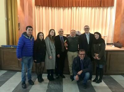 20180220_Lions, Leo e altre associazioni di servizio alla presentazione del libro “Fiumi d’oro” a Palmi (RC)_03AutoritàGruppo