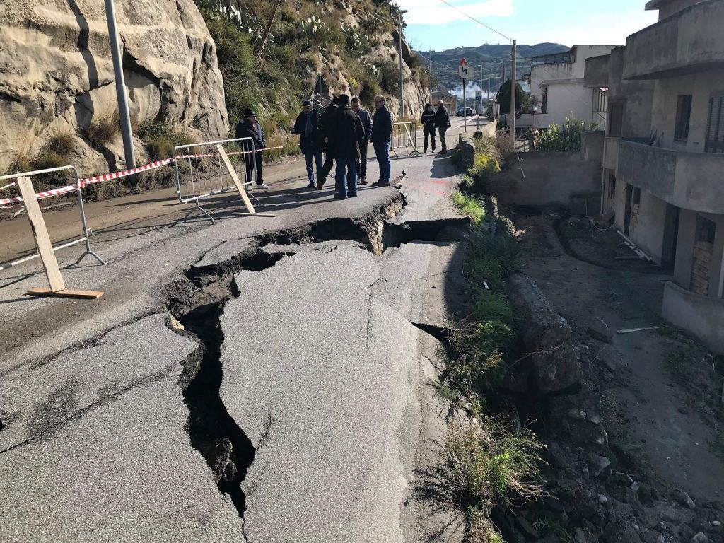 Smottamento strada Lazzaro-Motta, chiesto incontro alla Città Metropolitana