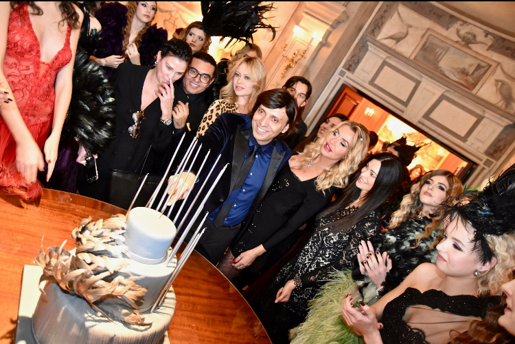 Lo stilista calabrese Anton Giulio Grande festeggia i suoi 20 anni di carriera – FOTO