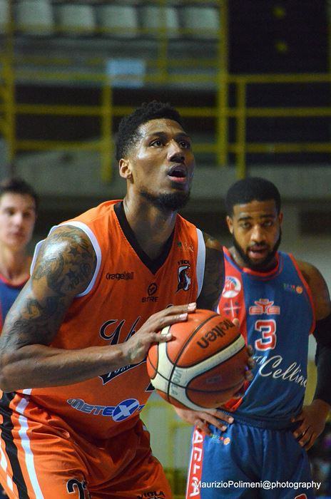 Viola-Legnano, le pagelle neroarancio: Roberts superstar