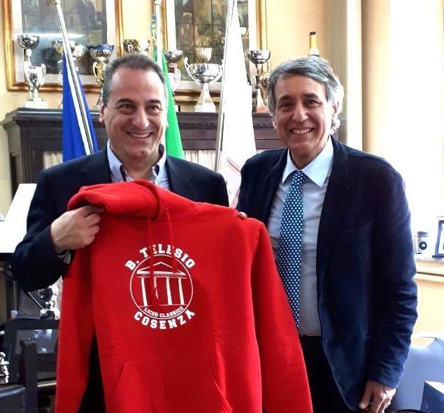 Torna tra i banchi del liceo Telesio un grande nome della medicina internazionale