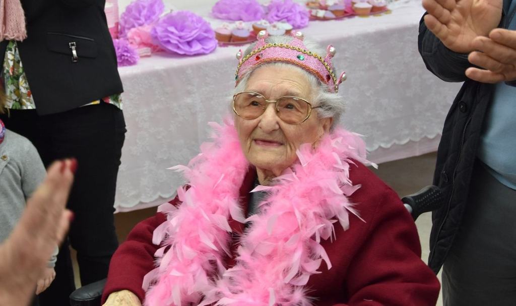 Princess party per la ‘regina’ nonna Maria