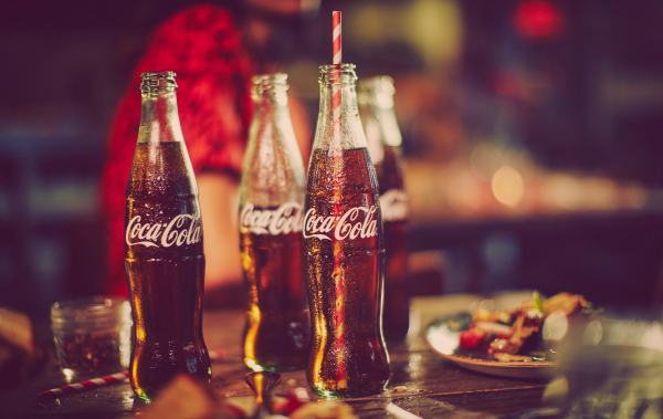 Coca cola, arriva la svolta con una nuova bevanda alcolica