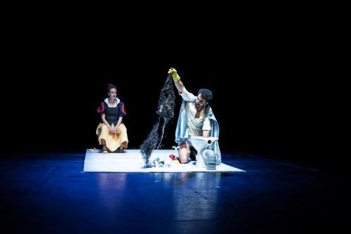 Catanzaro – Al Teatro Comunale in scena “Da soli non si è cattivi”