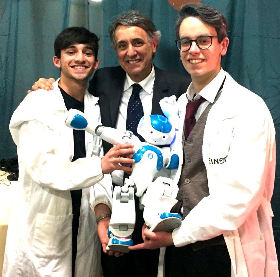 Cosenza – Il liceo classico “Telesio” è campione anche nella robotica