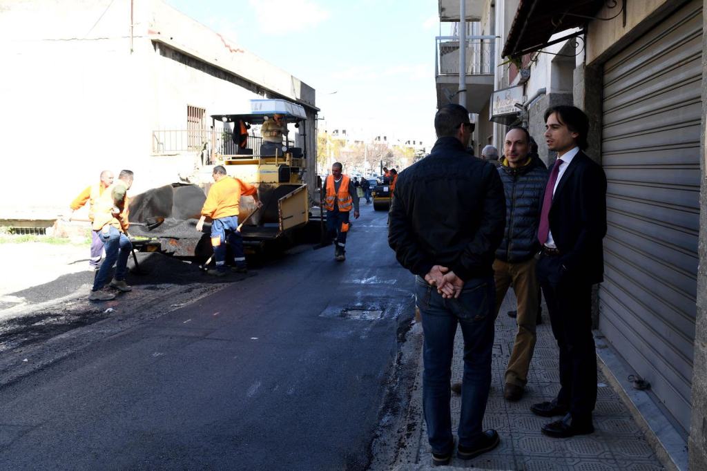 Reggio Calabria, nuovo manto stradale per il quartiere di Sbarre