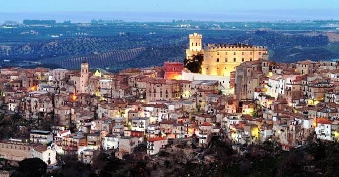 Corigliano Rossano, esposte le opere pittoriche del Maestro Caravetta