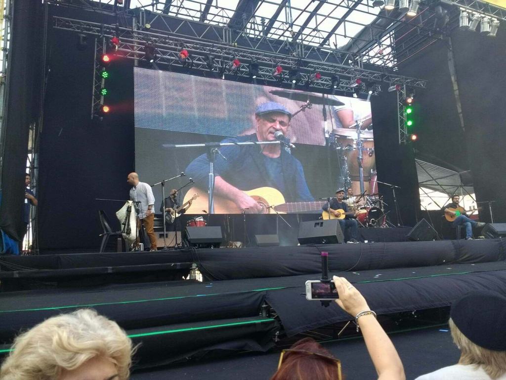 Folla oceanica per Mimmo Cavallaro a Buenos Aires