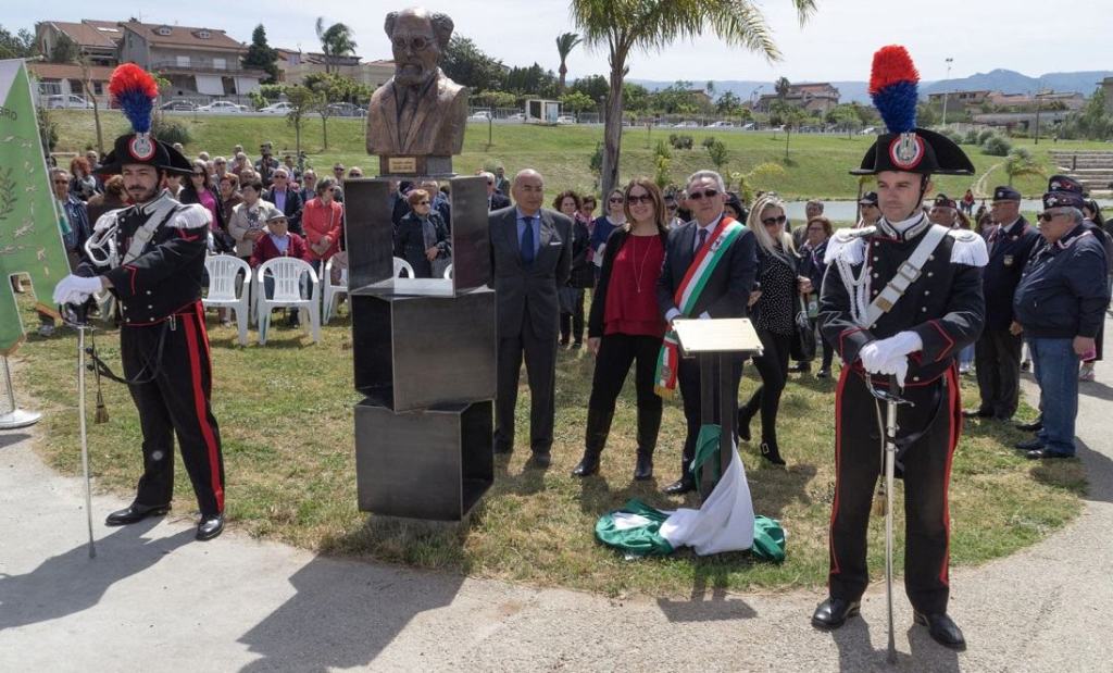 Campo Calabro, inaugurato il monumento in memoria del parlamentare socialista Geraci
