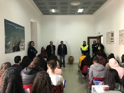 sindaco con gli studenti