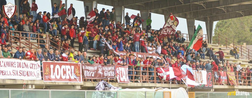 Calcio – Locri: ‘E’ impensabile e vergognoso macchiarsi della barbarie del razzismo’