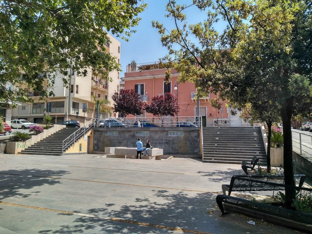 Reggio, flash mob 1° maggio. Fratelli d’Italia in piazza: ‘Non è festa senza lavoro’