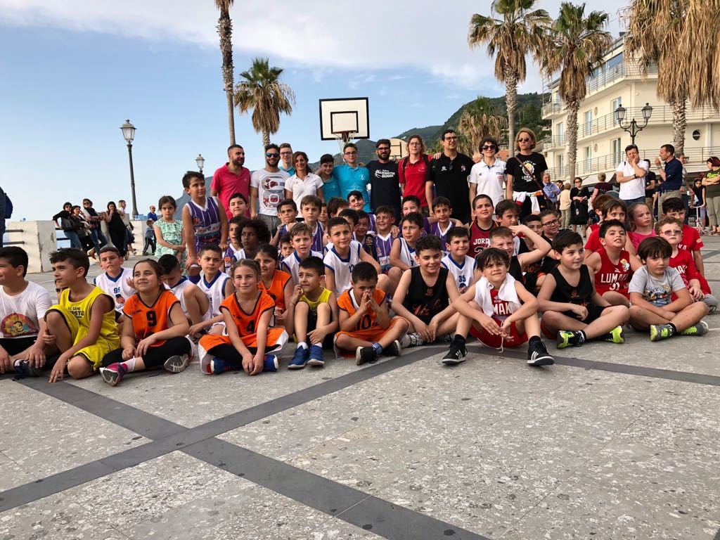Il lungomare di Bagnara a tutto minibasket
