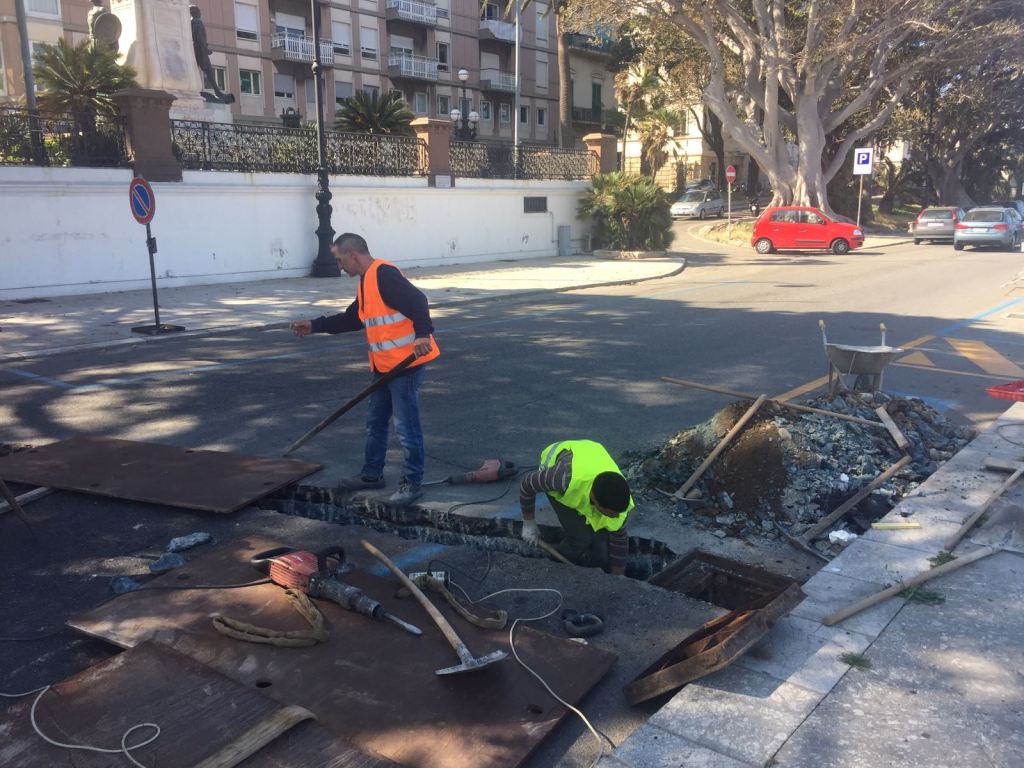 Avviati i lavori per la regimentazione degli scarichi fognari dei lidi balneari sul lungomare