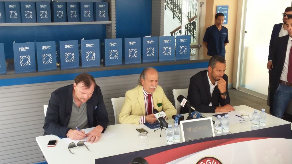 Reggina, applausi per Taibi e Cevoli. Bravi i calciatori, ma quella macchia…