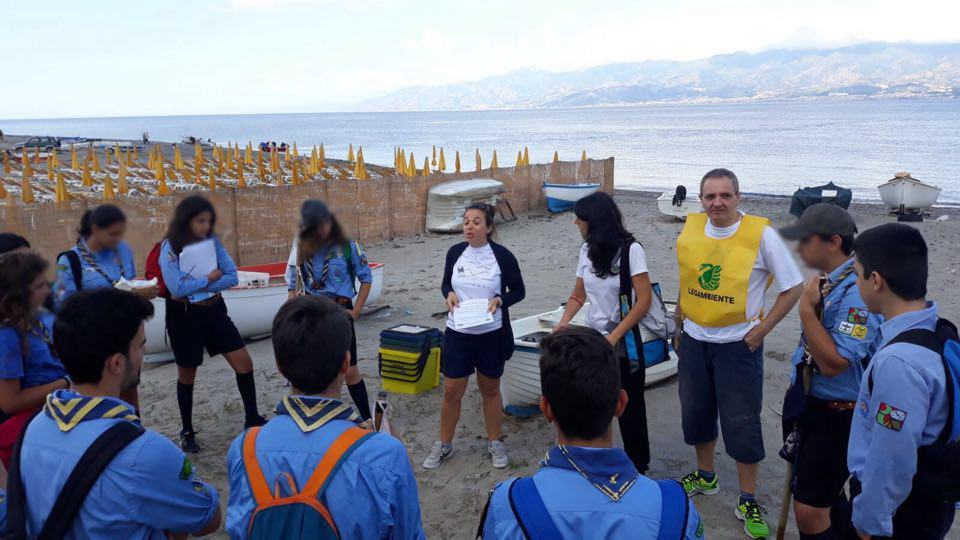 Spiagge e fondali puliti a Catona grazie all’intervento di Legambiente e Scout Agesci