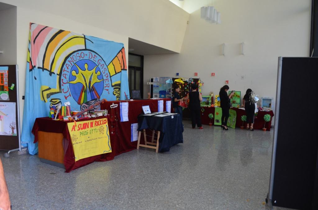 L’istituto ‘Catanoso-De Gasperi’ chiude l’anno scolastico con “Mosaico di esperienze”
