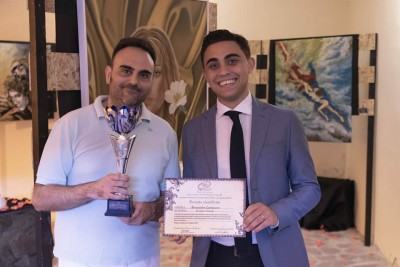 Il consigliere Delegato Filippo Quartuccio premia il secondo classificato Alessandro Lanucara