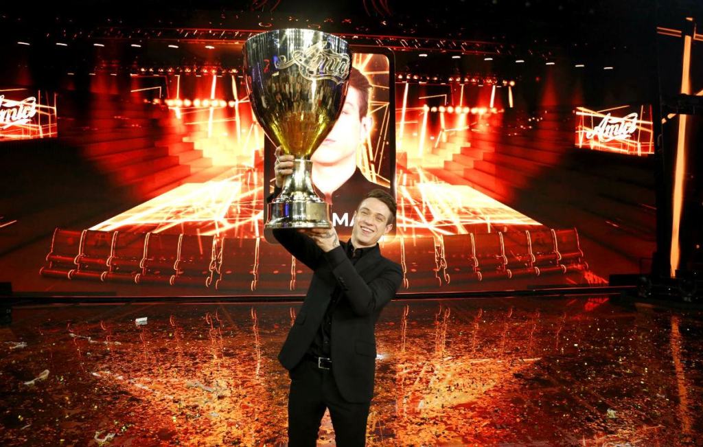 Irama, il vincitore di Amici 17 arriva a Villa San Giovanni