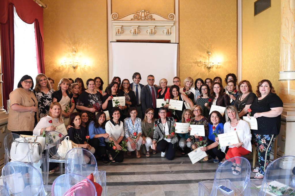 Consegnati gli attestati di partecipazione ai corsi sulla famiglia adottiva e la lingua greca di Calabria