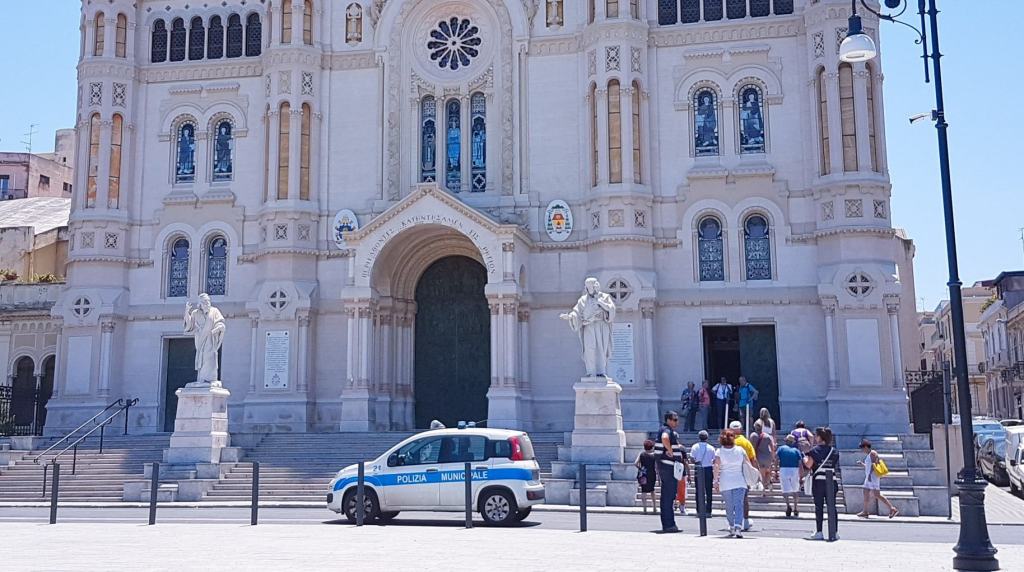 Lotta alla sosta selvaggia nel centro di Reggio: 1.300 multe in una settimana