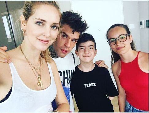 Tommy avvera il suo sogno: Fedez e Ferragni incontrano il piccolo fan calabrese