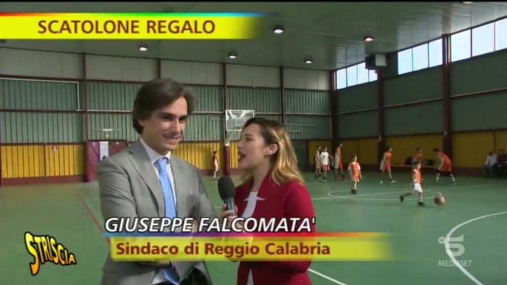 “Striscia la notizia” torna a Reggio per una storia a lieto fine, quella dello Scatolone
