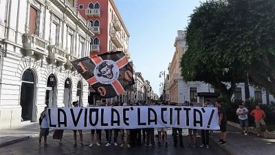 viola piazza italia reggio tifosi