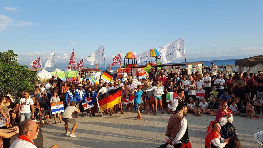 Con la cerimonia d’apertura prendono il via i Campionati del mondo di Kitesurf