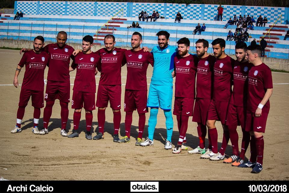 Uno tsunami si abbatte sull’Archi Calcio e l’affonda
